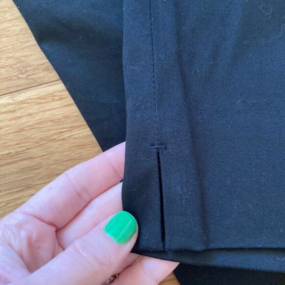 White House Black Market Black Capris, Size 6R - Picture 4 of 7